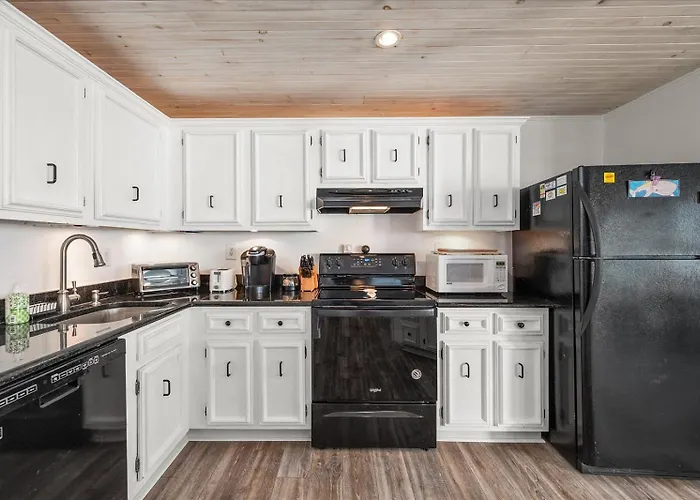Gorgeous Side Ocean Views From 2 Bedroom Capri With Indoor Pool! *