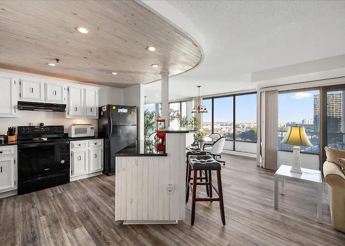 Holiday home Gorgeous Side Ocean Views From 2 Bedroom Capri With Indoor Pool!